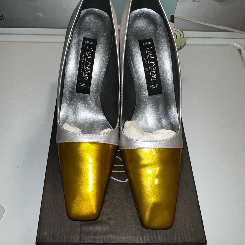 Brand new 8 1/2M metallic silver